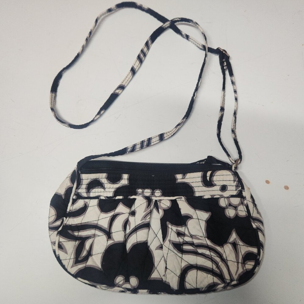 VERA BRADLEY QUILETED SMALL CROSS SHOULDER BAG.